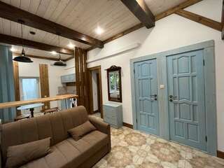 Гостиница Вилла Коронелло  Феодосия 3Х КОМНАТНЫЕ АПАРТАМЕНТЫ ( ДВЕ СПАЛЬНИ ПЛЮС ГОСТИНАЯ С КУХНЕЙ)-3