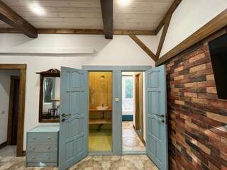 Гостиница Вилла Коронелло  Феодосия 3Х КОМНАТНЫЕ АПАРТАМЕНТЫ ( ДВЕ СПАЛЬНИ ПЛЮС ГОСТИНАЯ С КУХНЕЙ)-7