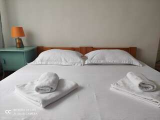 Гостиница Вилла Коронелло  Феодосия Стандартный номер с кроватью размера «king-size»-1