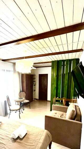 Гостиница Вилла Коронелло  Феодосия Стандарт трехместный (1*2,0 сп. + кресло -кровать)-5