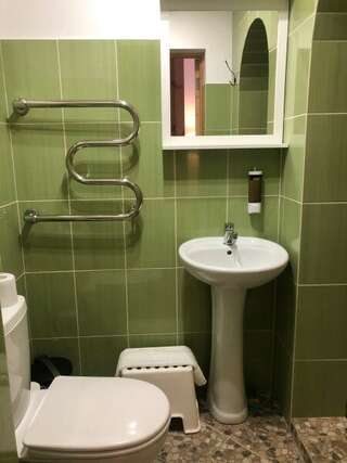 Гостиница Вилла Коронелло  Феодосия Стандарт улучшенный трехместный (1*2,0 сп. + 2х местный диван)-13