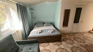 Гостиница Вилла Коронелло  Феодосия Семейный ( 1*2,0 сп + 2х местн.диван + кресло-кровать)-6