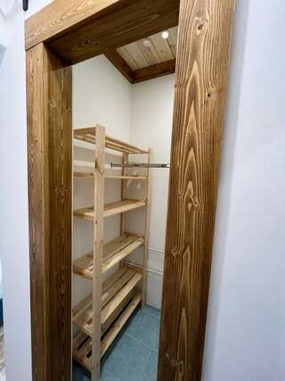 Гостиница Вилла Коронелло  Феодосия 3Х КОМНАТНЫЕ АПАРТАМЕНТЫ ( ДВЕ СПАЛЬНИ ПЛЮС ГОСТИНАЯ С КУХНЕЙ)-8