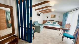 Гостиница Вилла Коронелло  Феодосия Стандарт трехместный (1*2,0 сп. + кресло -кровать)-1