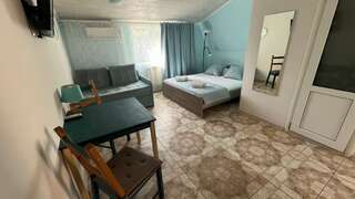 Гостиница Вилла Коронелло  Феодосия Семейный ( 1*2,0 сп + 2х местн.диван + кресло-кровать)-1