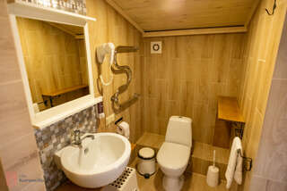 Гостиница Вилла Коронелло  Феодосия Стандарт улучшенный трехместный (1*2,0 сп. + 2х местный диван)-14