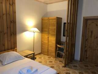 Гостиница Вилла Коронелло  Феодосия Стандарт улучшенный трехместный (1*2,0 сп. + 2х местный диван)-9