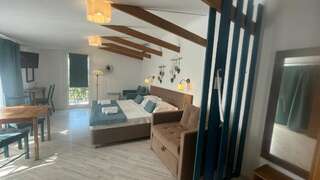 Гостиница Вилла Коронелло  Феодосия Стандарт улучшенный с балконом ( 1*2,0 сп + 2 кресло-кровати)-4