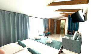 Гостиница Вилла Коронелло  Феодосия Стандарт трехместный (1*2,0 сп. + кресло -кровать)-2